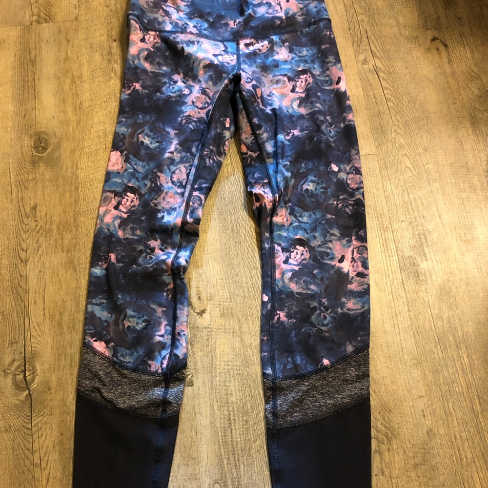 Lululemon leggings. Moody Mirage size 8.